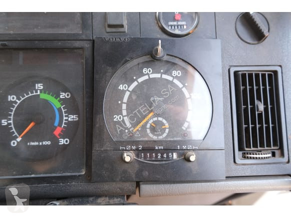 آلة لصيانة الطرق Volvo FL6 14