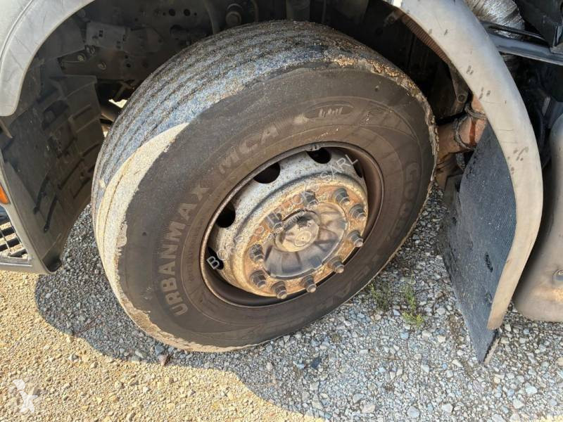 آلة لصيانة الطرق Renault 320 DXI