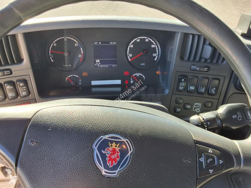 آلة لصيانة الطرق Scania 320