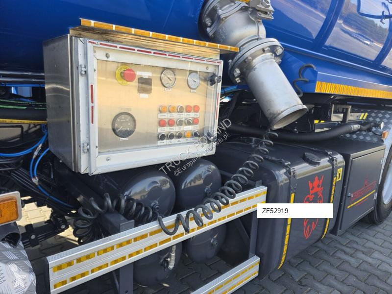 Engin de voirie Scania LARSEN FlexVAC 311P...