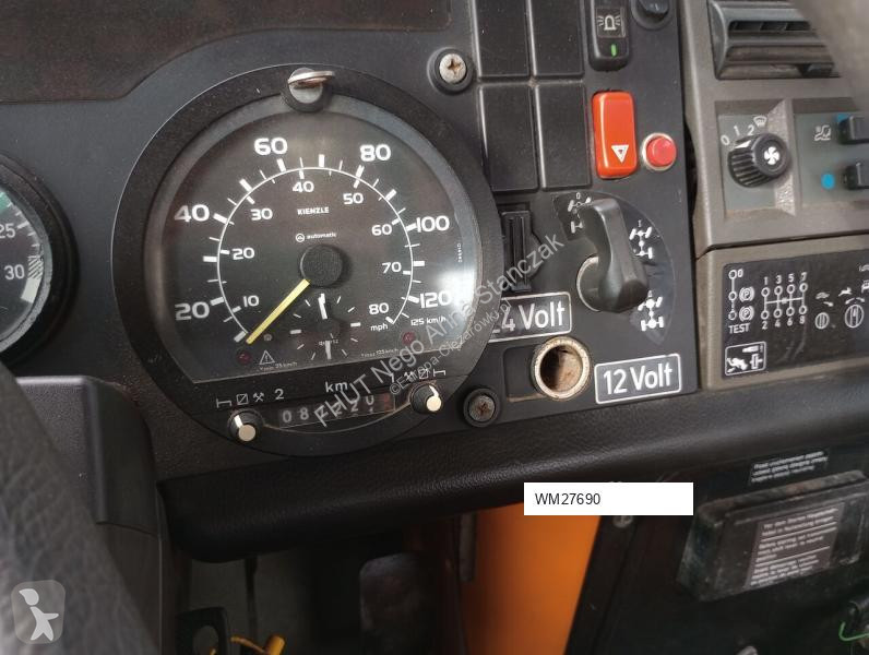 آلة لصيانة الطرق Mercedes UNIMOG U1650 *2001*...