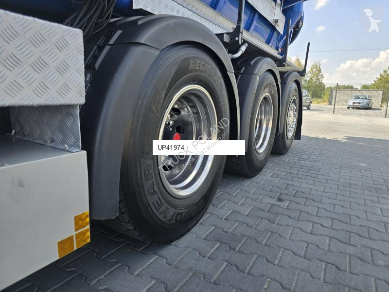 Veicolo per la pulizia delle strade Scania...