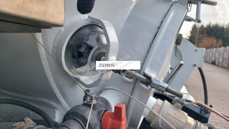 Utilaje pentru drumuri Land Rover RIVARD Bora