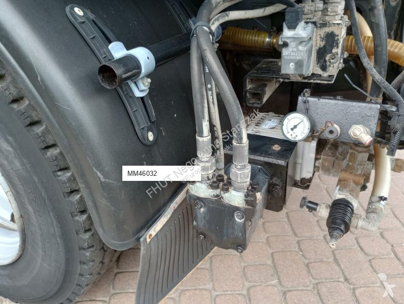 Silniční stroje Mercedes SK600 DUAL