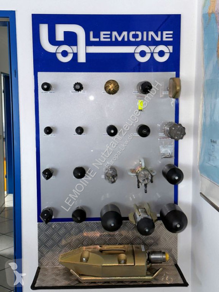 Veículo de limpeza / sanitário de estrada...