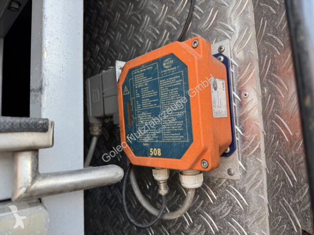 آلة لصيانة الطرق Mercedes Vario 818D...