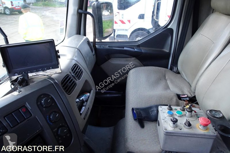 آلة لصيانة الطرق Renault MIDLUM