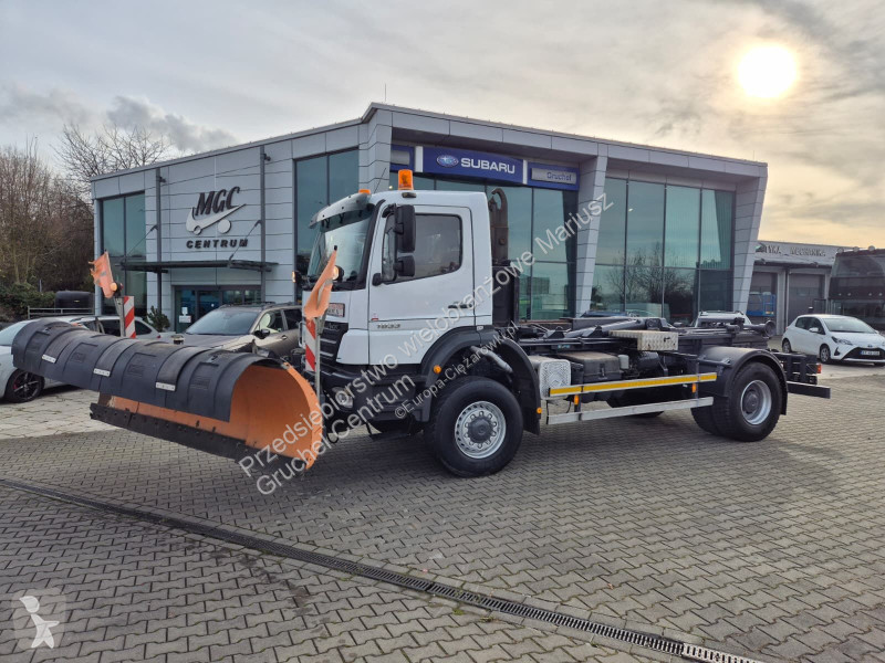 Пътнопочистваща техника Mercedes Axor 1833 4X4...