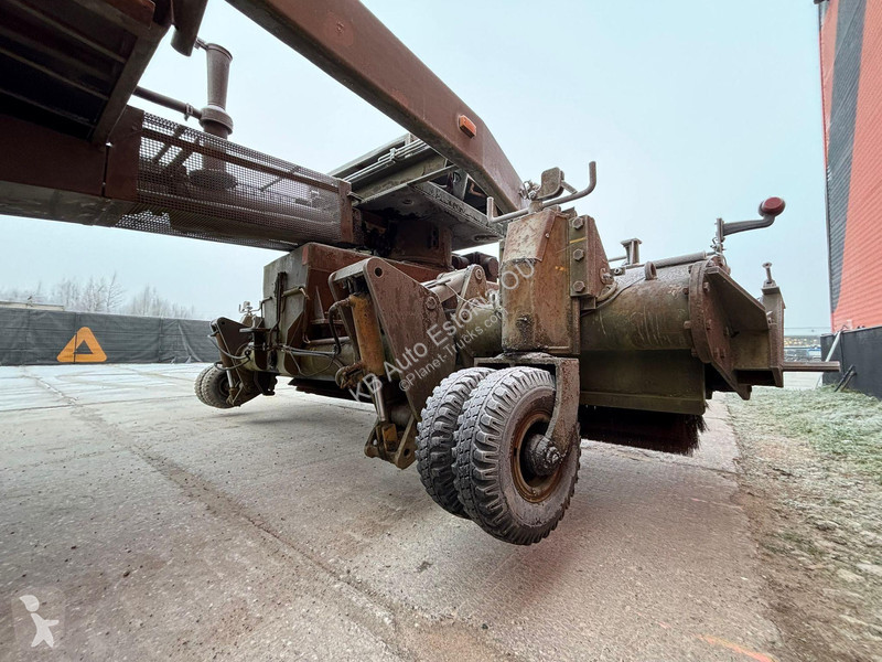آلة لصيانة الطرق  P17FV BROOM / BLOWER / 3053...