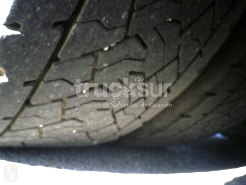 آلة لصيانة الطرق Renault ejes 6x2*4 D320.26...