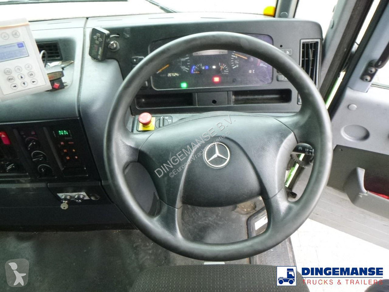 آلة لصيانة الطرق Mercedes 3233 8X4 RHD Euro 5...