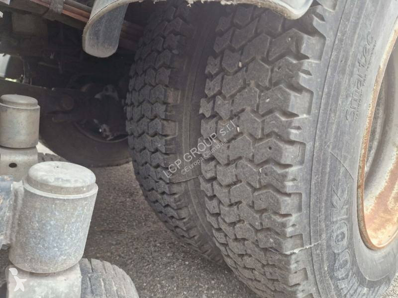 آلة لصيانة الطرق Iveco