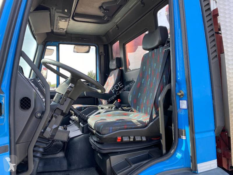 آلة لصيانة الطرق Iveco