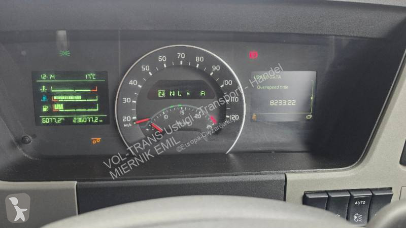 آلة لصيانة الطرق Volvo