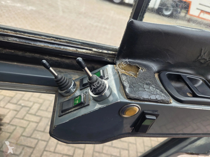 آلة لصيانة الطرق Ravo 580 Sweeper, third arm,...