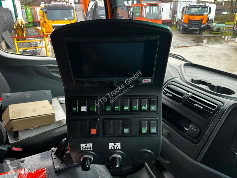 آلة لصيانة الطرق Mercedes 1518 4x2 Bucher...