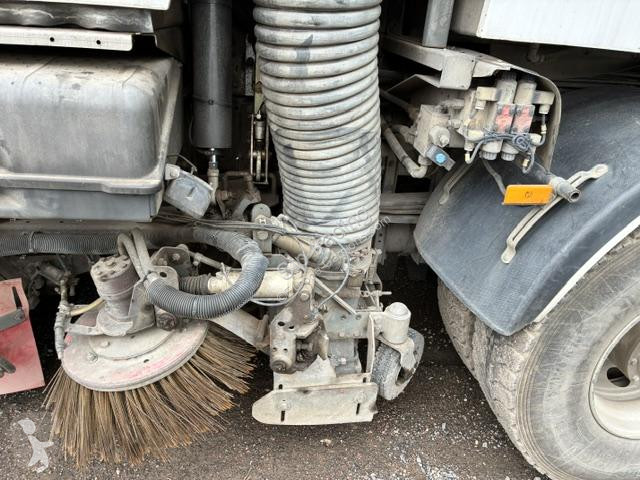 آلة لصيانة الطرق Mercedes  AXOR 1829