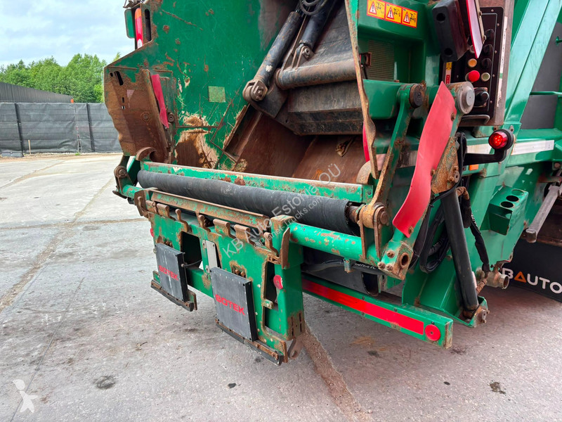 آلة لصيانة الطرق Volvo FE 320 6x2*4 JOAB...