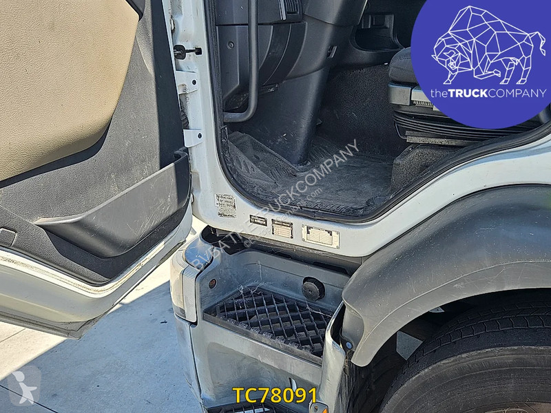 آلة لصيانة الطرق Renault D 280