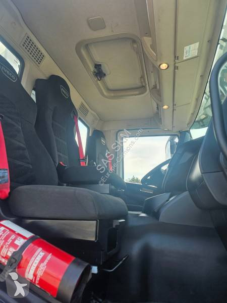 آلة لصيانة الطرق Iveco