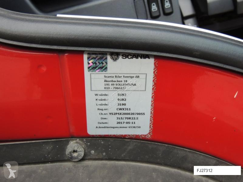 آلة لصيانة الطرق Scania P320