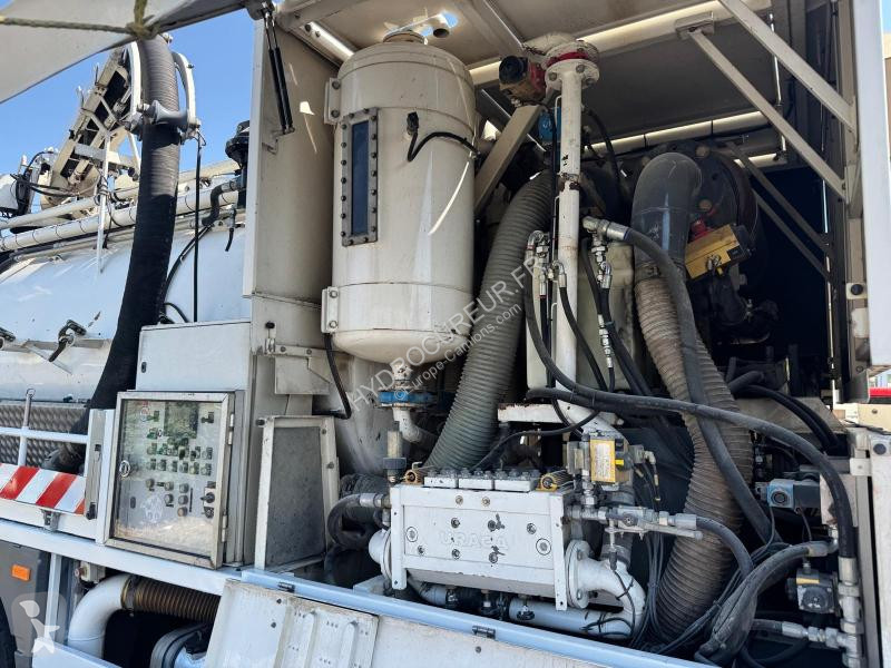 آلة لصيانة الطرق Scania 360 B P