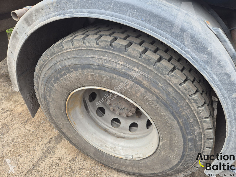 Engin de voirie MAN 18.250