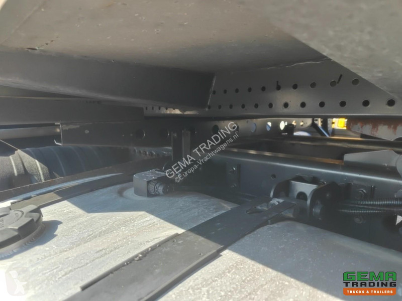 آلة لصيانة الطرق Volvo 250 6x2/4 DayCab...
