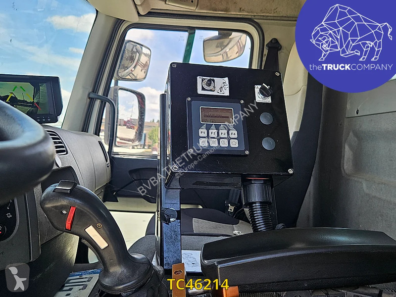Engin de voirie Renault 380