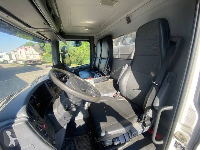 آلة لصيانة الطرق Scania