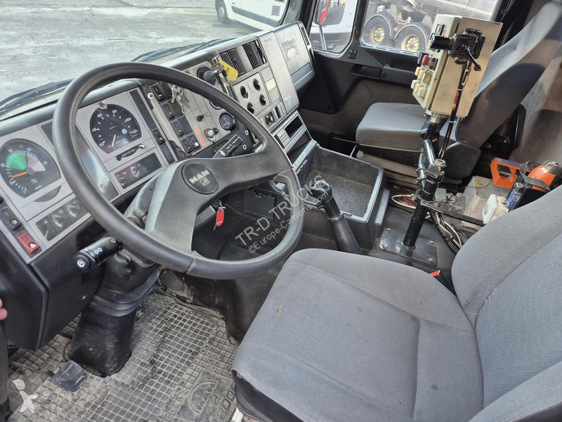 Коммунальная техника  MAN 27 364 HYDROCOUREUR -...