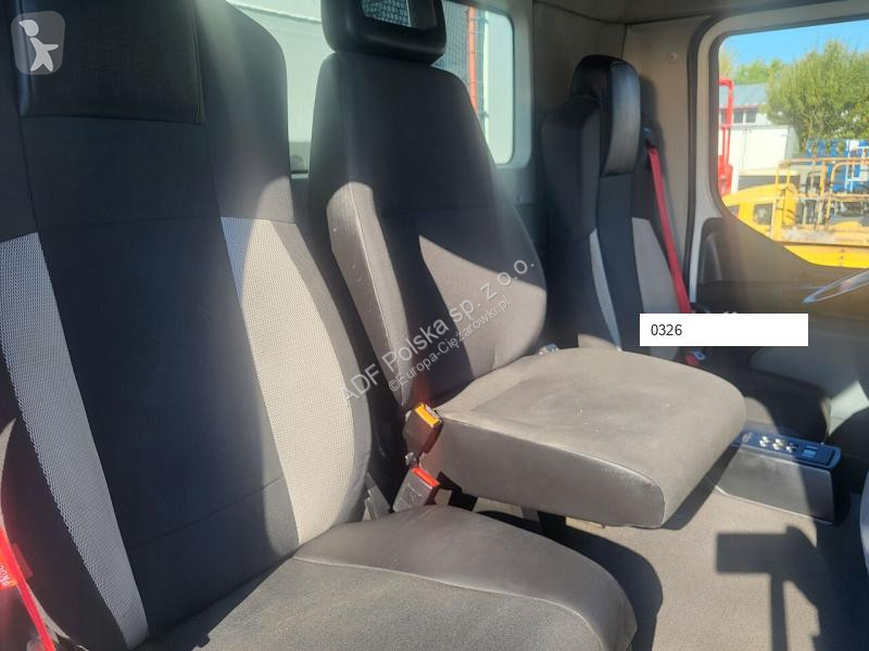 Vehículo de limpieza viaria Renault D Wide /...