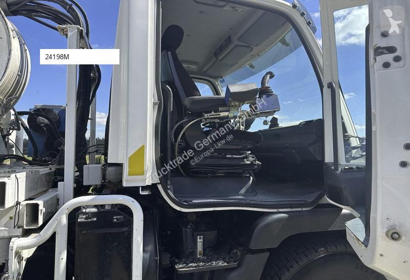 Engin de voirie Mercedes U400