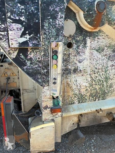آلة لصيانة الطرق Renault 320 DXI