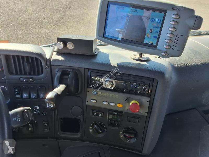 آلة لصيانة الطرق Scania 320