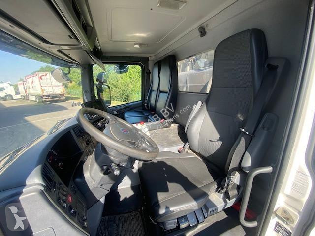 Engin de voirie Scania 320
