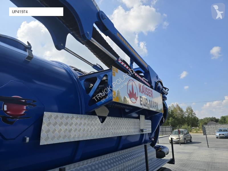 Veicolo per la pulizia delle strade Scania...