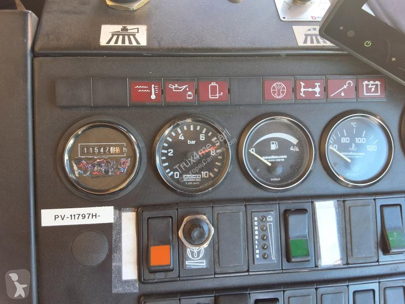 Engin de voirie Renault 220 DCI