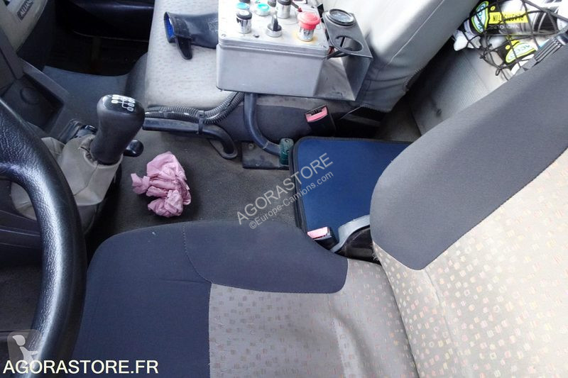 آلة لصيانة الطرق Renault MIDLUM