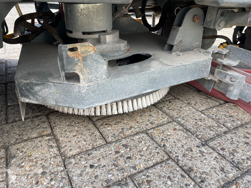 Gemeentevoertuig Tennant T 16