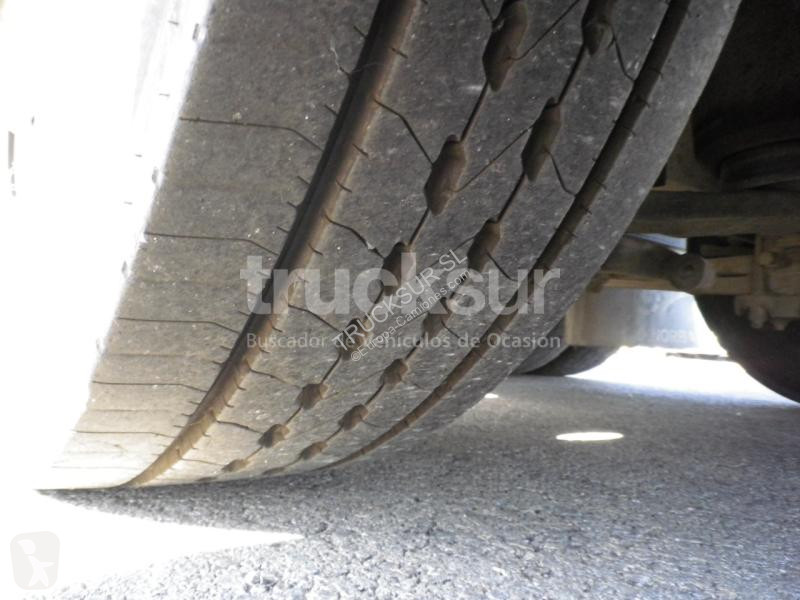 آلة لصيانة الطرق Renault ejes 6x2*4 D320.26...