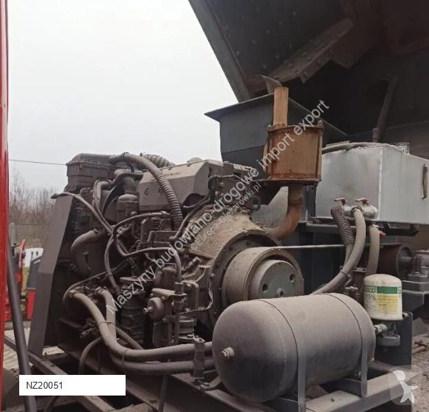 آلة لصيانة الطرق Scania 94 D