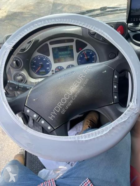 آلة لصيانة الطرق Iveco 270