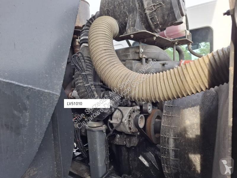 آلة لصيانة الطرق Renault 260