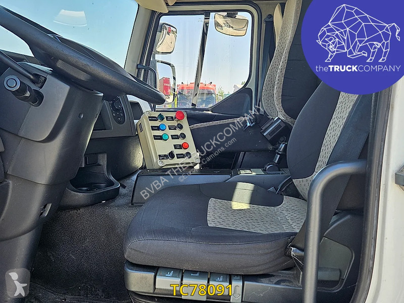 آلة لصيانة الطرق Renault D 280