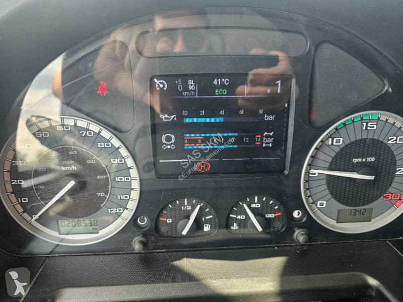 آلة لصيانة الطرق Iveco