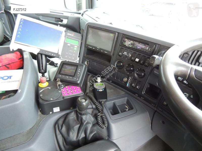 آلة لصيانة الطرق Scania P320