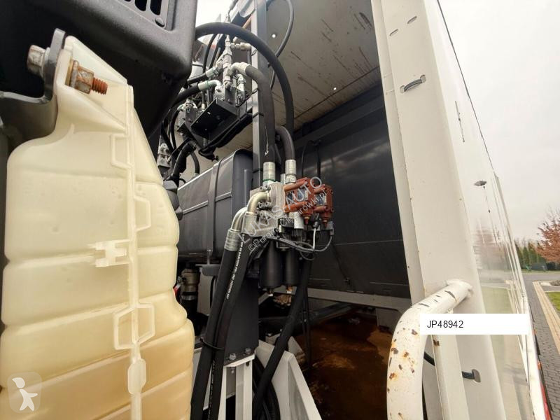 آلة لصيانة الطرق Renault D26