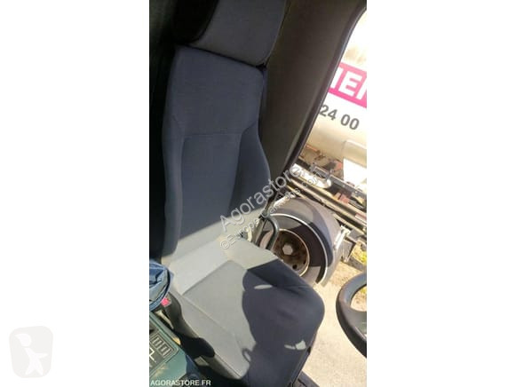 آلة لصيانة الطرق
