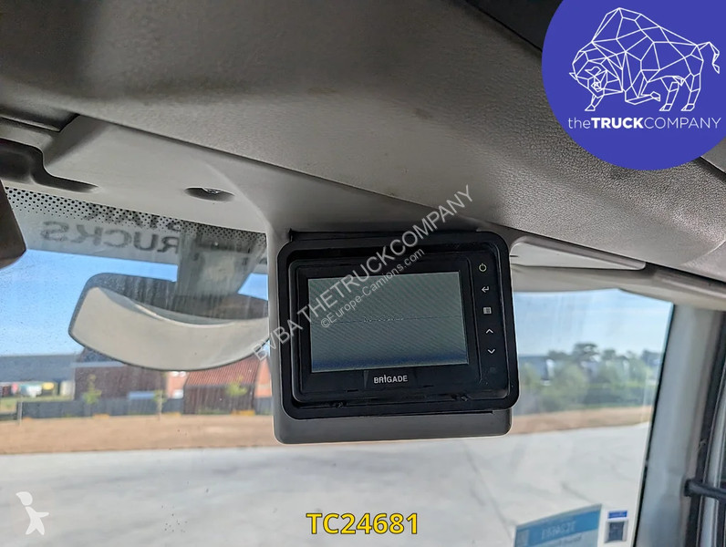 آلة لصيانة الطرق Renault 320